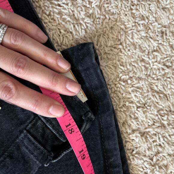 NWT Universal Thread High Rise Flare Leg Jeans Dark Denim Black Women's 16 Short - Picture 4 of 5